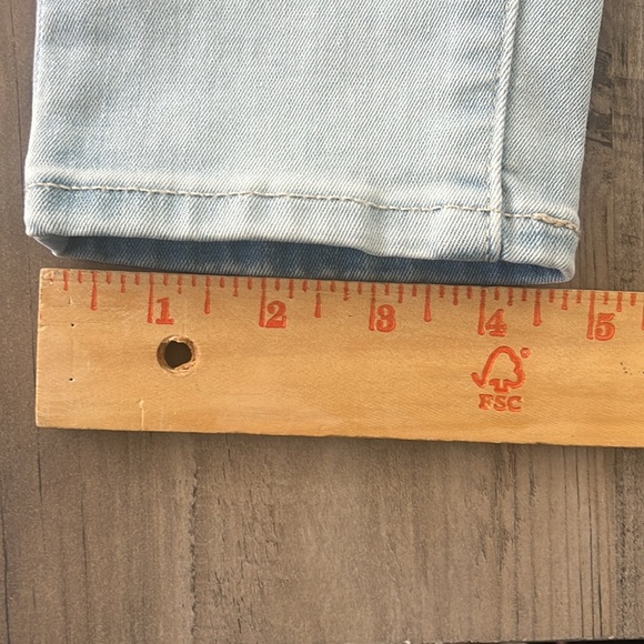 710 Super Skinny Levi’s size 31 light blue distressed bleach spots excellent con - Picture 10 of 13